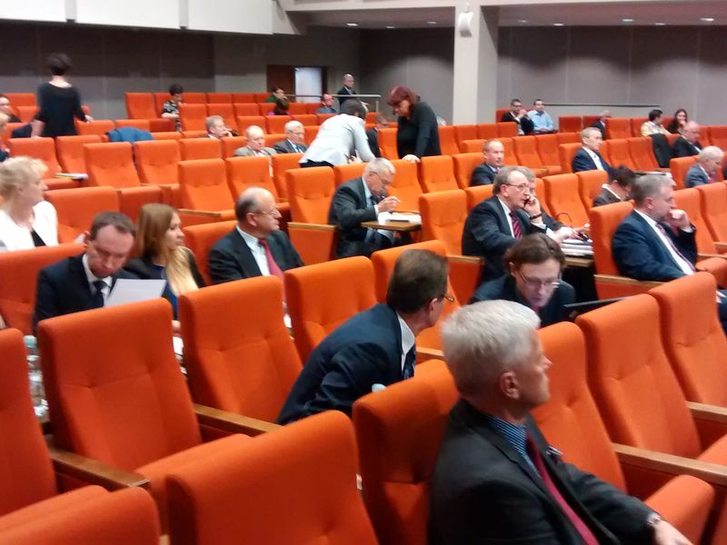 sejmik wojewodztwa obraduje - Wojciech Chmielewski