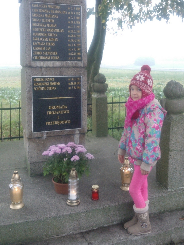 Uczniowie SP nr 1 z Murowanej Gośliny w Trojanowie i Przebędowie