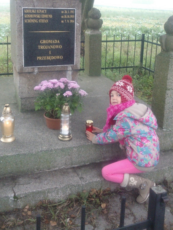 Uczniowie SP nr 1 z Murowanej Gośliny w Trojanowie i Przebędowie