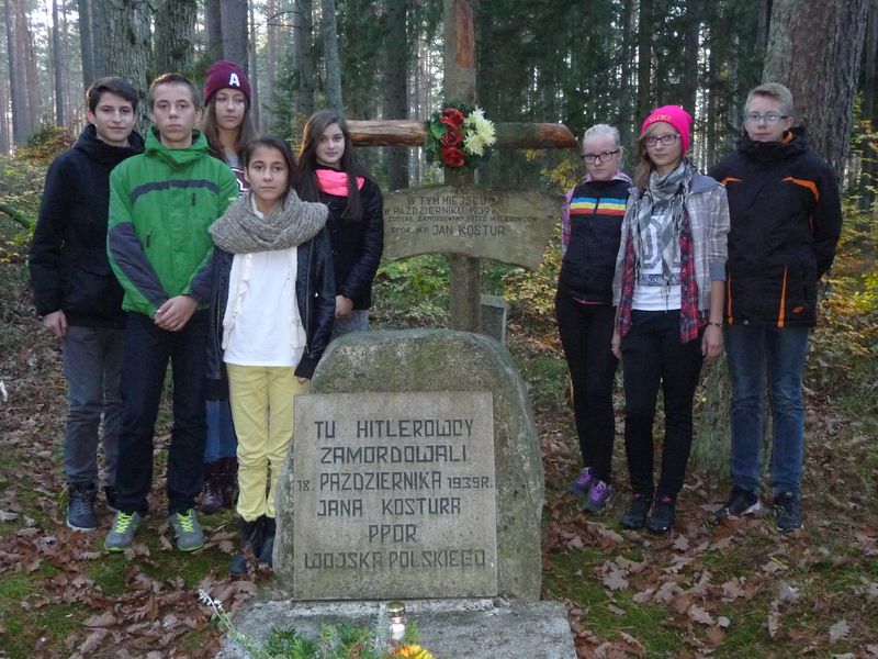 Znicze w miejscach pamięci w gminie Dziemiany