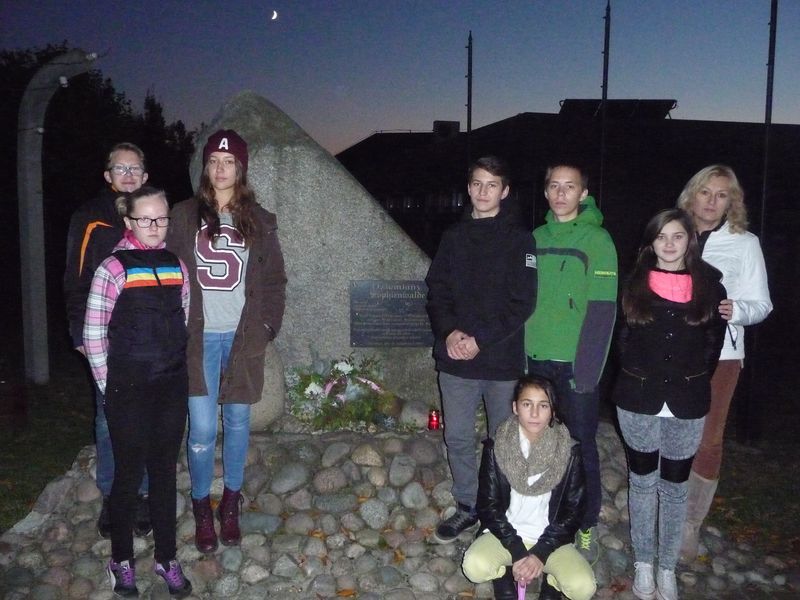 Znicze w miejscach pamięci w gminie Dziemiany