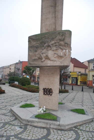 W Nakle znicz zapalili