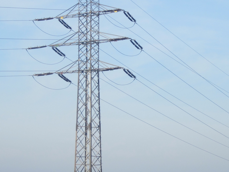 słupy energetyczne, linia napowietrzna - Anna Skoczek
