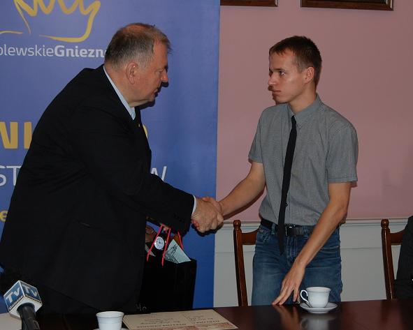 zatrzymal pijanego kierowce - Policja/Gniezno