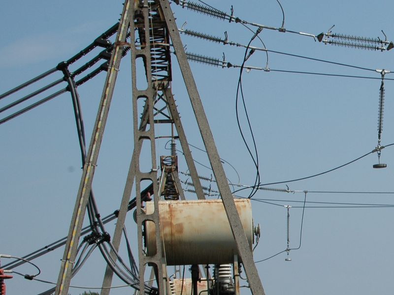 słupy energetyczne, elektryczne, awaria - Szymon Mazur