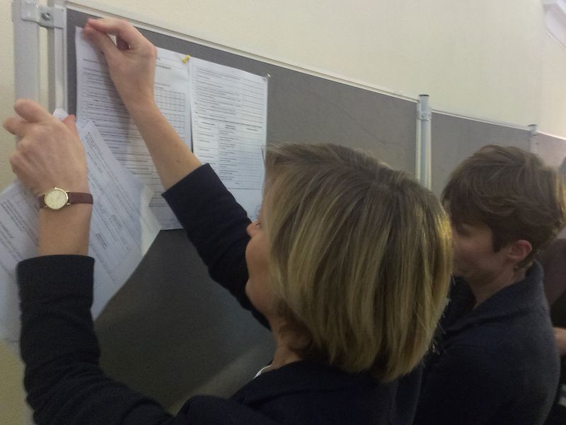 wywieszaja wyniki wyborow - Adam Michalkiewicz