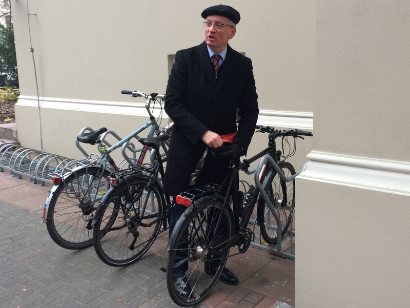 jaskowiak na dziedzincu - Wojciech Biedak