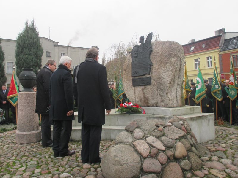 zaduszki w dobrzycy2014 - Danuta Synkiewicz