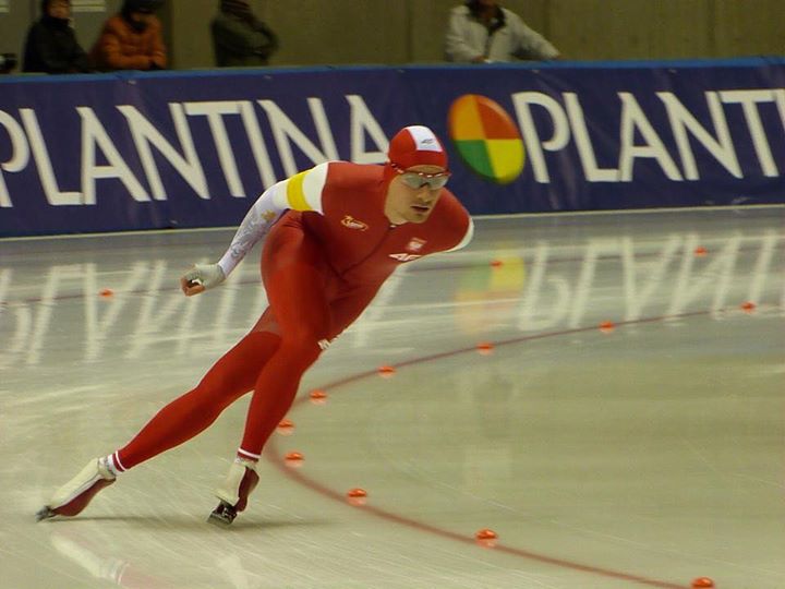 Jan Szymański na wirażu, łyżwiarstwo szybkie - Jan Szymański/Facebook