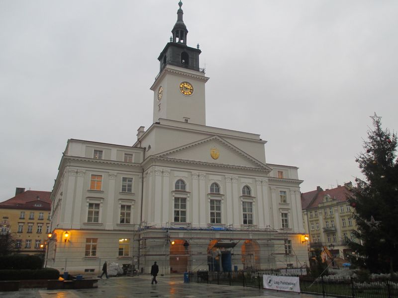 kaliski ratusz po remoncie - Danuta Synkiewicz