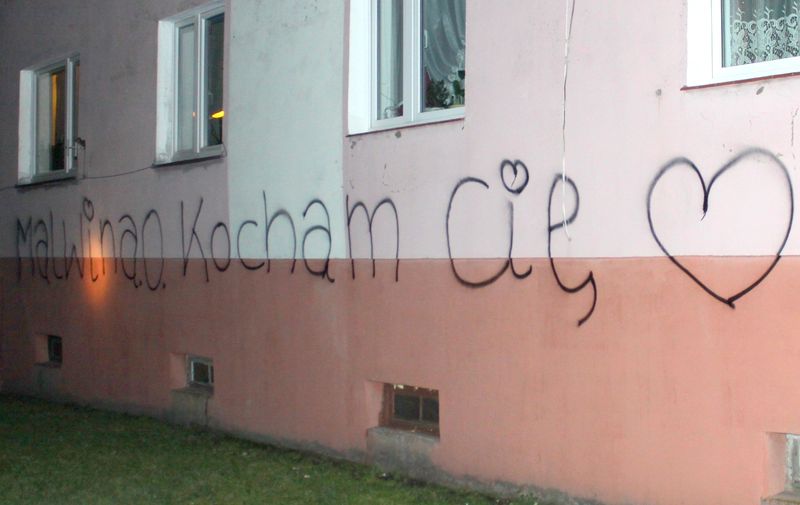 wyznanie miłości na murze - Policja/Wągrowiec