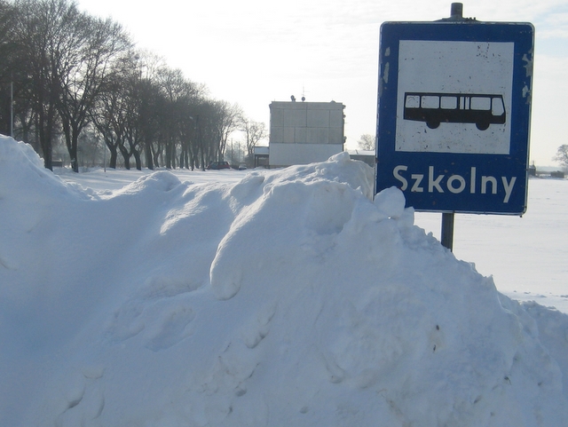 Zima - zasypany dojazd do szkoły - Rafał Muniak - Archiwum Radia Merkury
