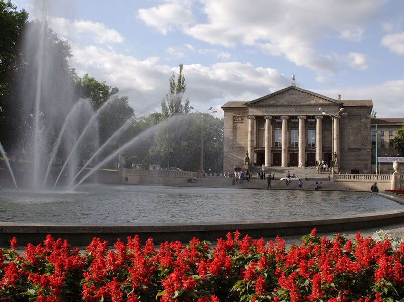 fontanna przed operą teatr wielki - Urząd Miasta Poznania