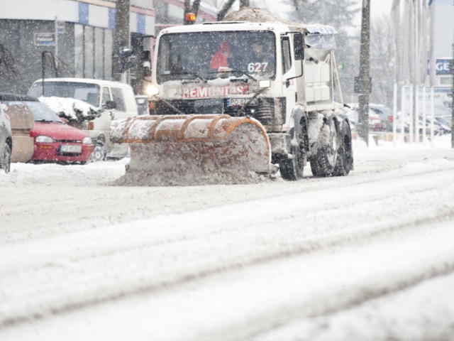 Zima, Pług na ulicy Głogowskiej - Przemek Modliński