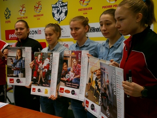 piłka jest kobietą - Emilia Chudzińska