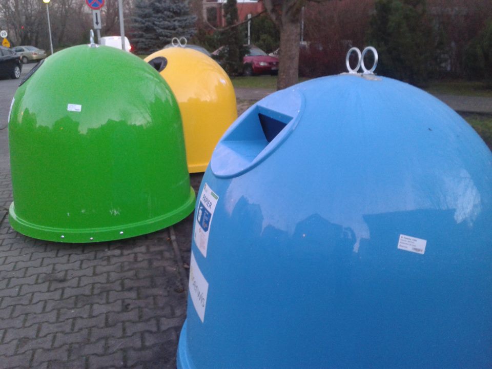 kontenery śmieciowe do segregacji - Szymon Mazur