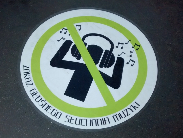 glosne słuchanie w tramwaju - Wojciech Chmielewski