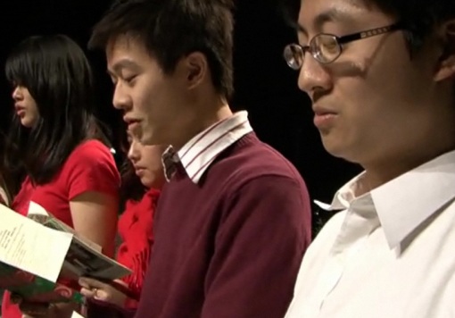 Obcokrajowcy śpiewają kolędy - Wojtek Wardejn