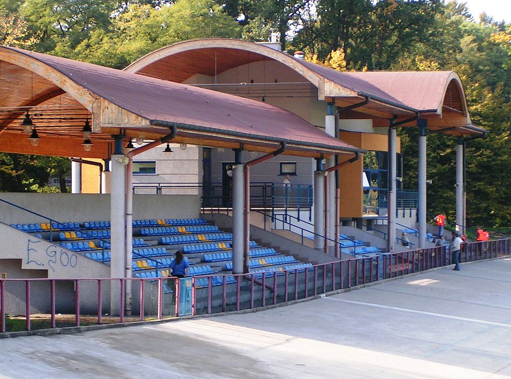 1024px-Stadion_w_Kaliszu - Wikipedia