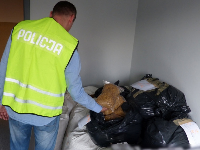 zlapany z tytoniem - Policja/Leszno