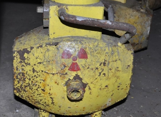 pojemnik z kobaltem promietworcz - Policja/Poznań