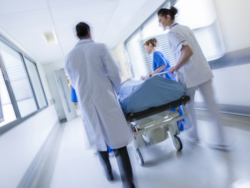 szpital korytarz szpitalny pacjent - Fotolia.pl