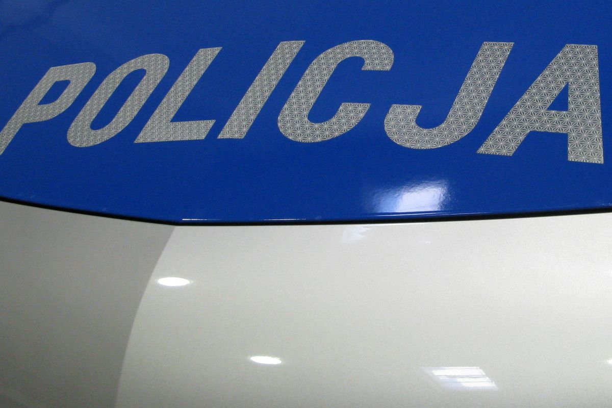 policja napis radiowóz
