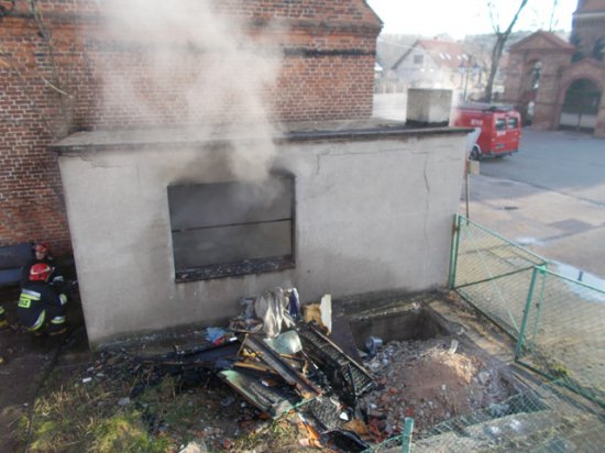 pozar gorzelni zginął czlowiek - Straż Pożarna Konin