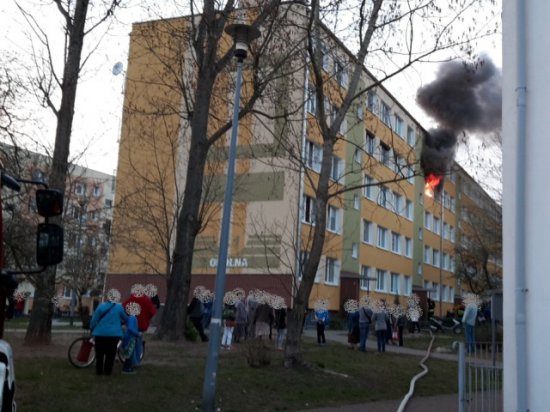 pozar mieszkania w bloku w koninie - Straż Pożarna Konin