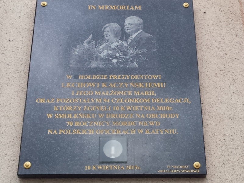 tablica kaczynskich w ostrowie - Danuta Synkiewicz