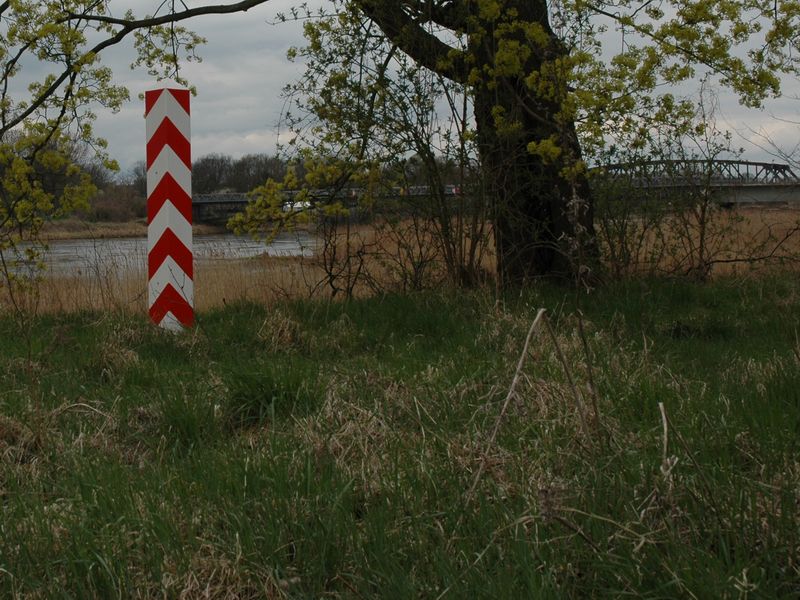 Granica Polski, słup graniczny, Odra, Polska, Niemcy - Szymon Mazur