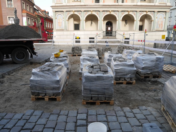 bruk na starym rynku wykopaliska - Muzeum Archeologiczne w Poznaniu 
