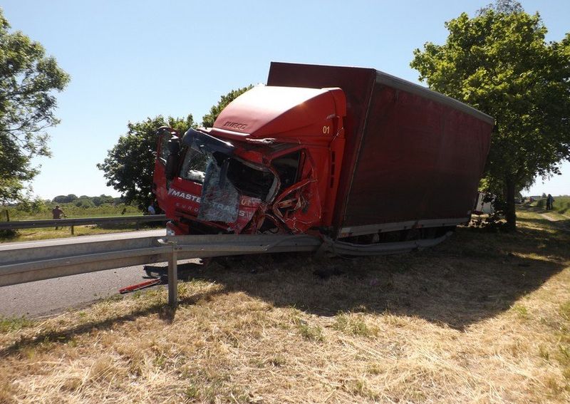 wypadek w lwówku ciężarówka - OSP Lwówek