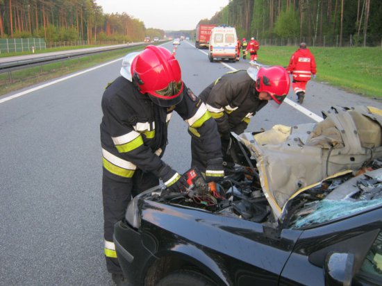 wypadek na autostradzie rozbite auto -  Andrzej Łaciński - KW PSP