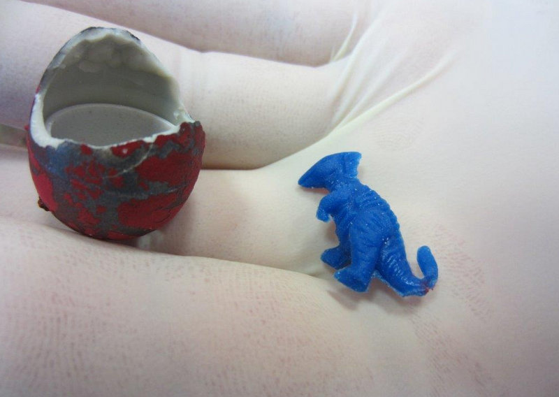 dinozaury w jajkach rosnących - Izba Celna Poznań