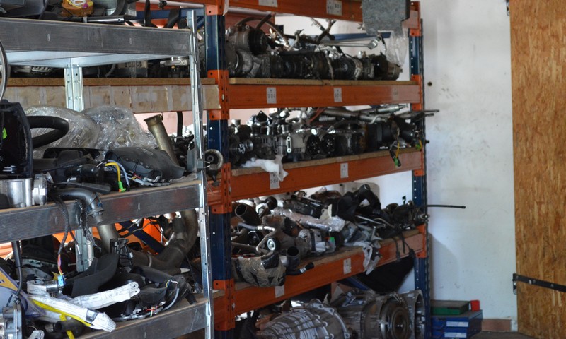 dziupla złodziejska części - Policja Poznań