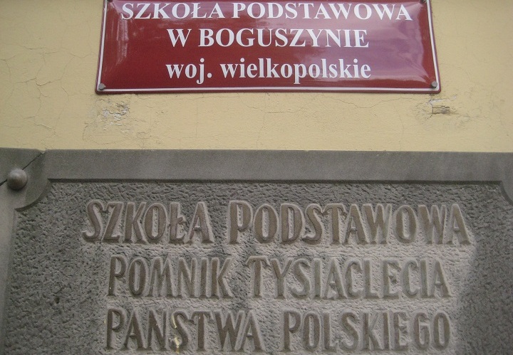 boguszyn szkoła wejście - Rafał Regulski