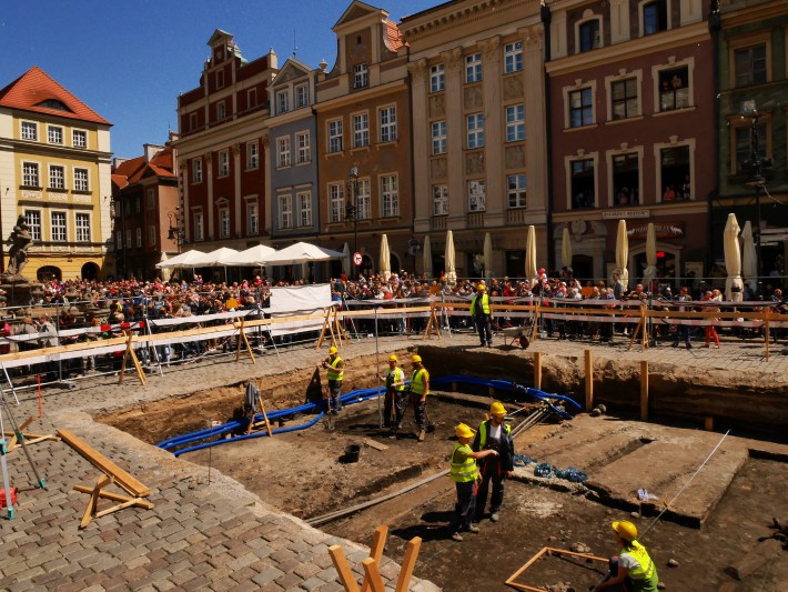 wykopaliska archeo stary rynek wykop - Muzeum Archeologiczne w Poznaniu
