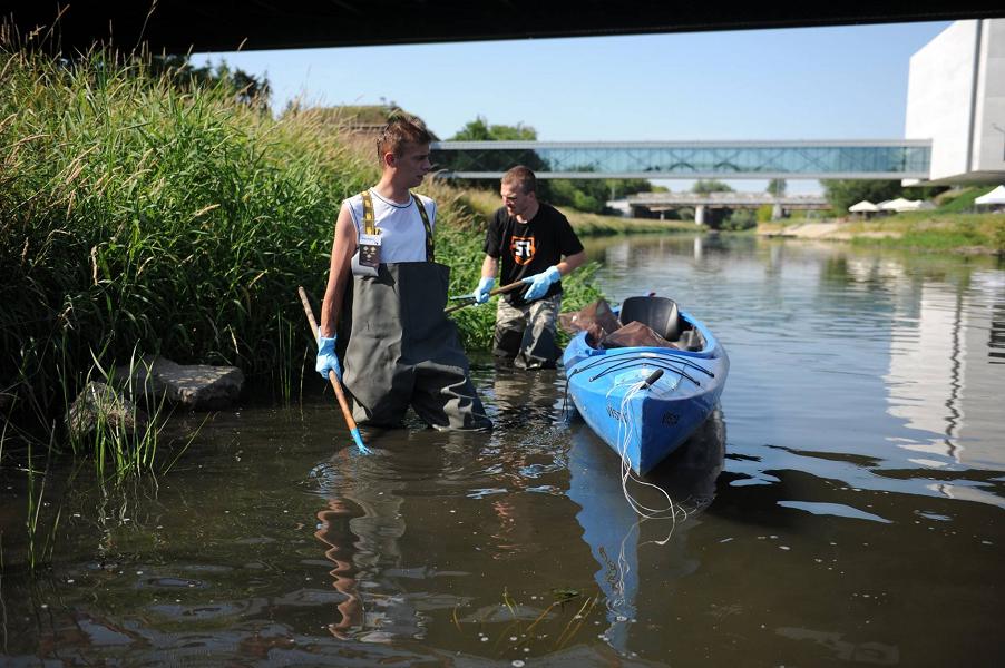 sprzątanie Warty - Brama Poznania