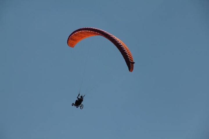 rozwin skrzydla parolotnia wozek - Rozwiń skrzydła - Fundacja Podaj Dalej