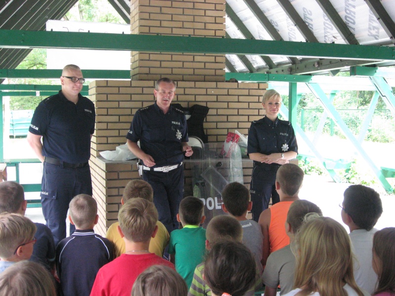 policjanci do dzieci o wypadkach - Policja Poznań