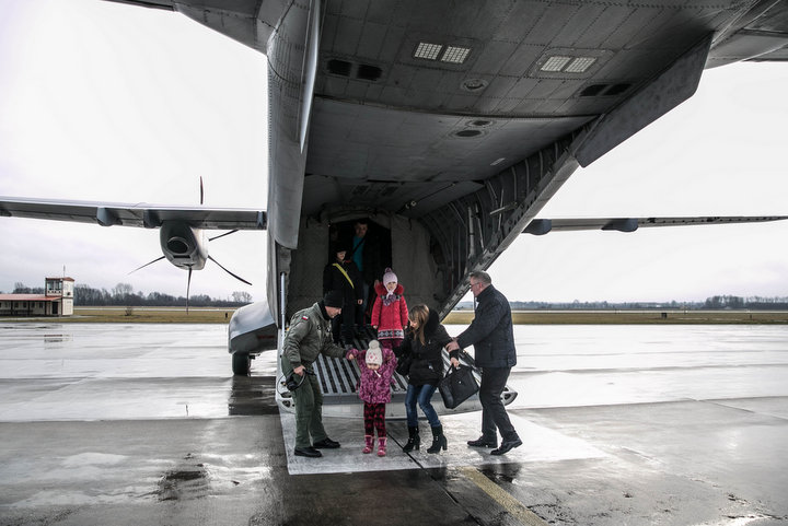 ewakucaja Polaków z Ukrainy - M. Zawisza - Ministerstwo Spraw Zagranicznych