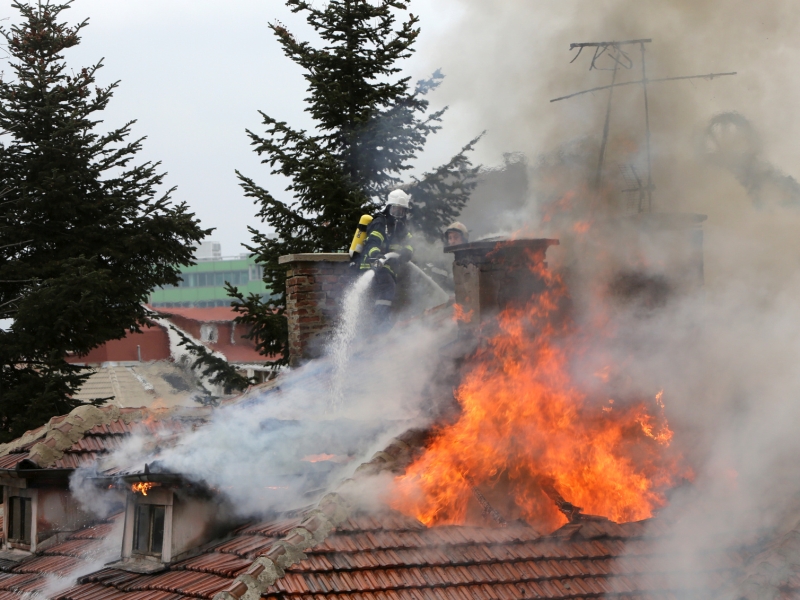 pozar - Szymon Mazur