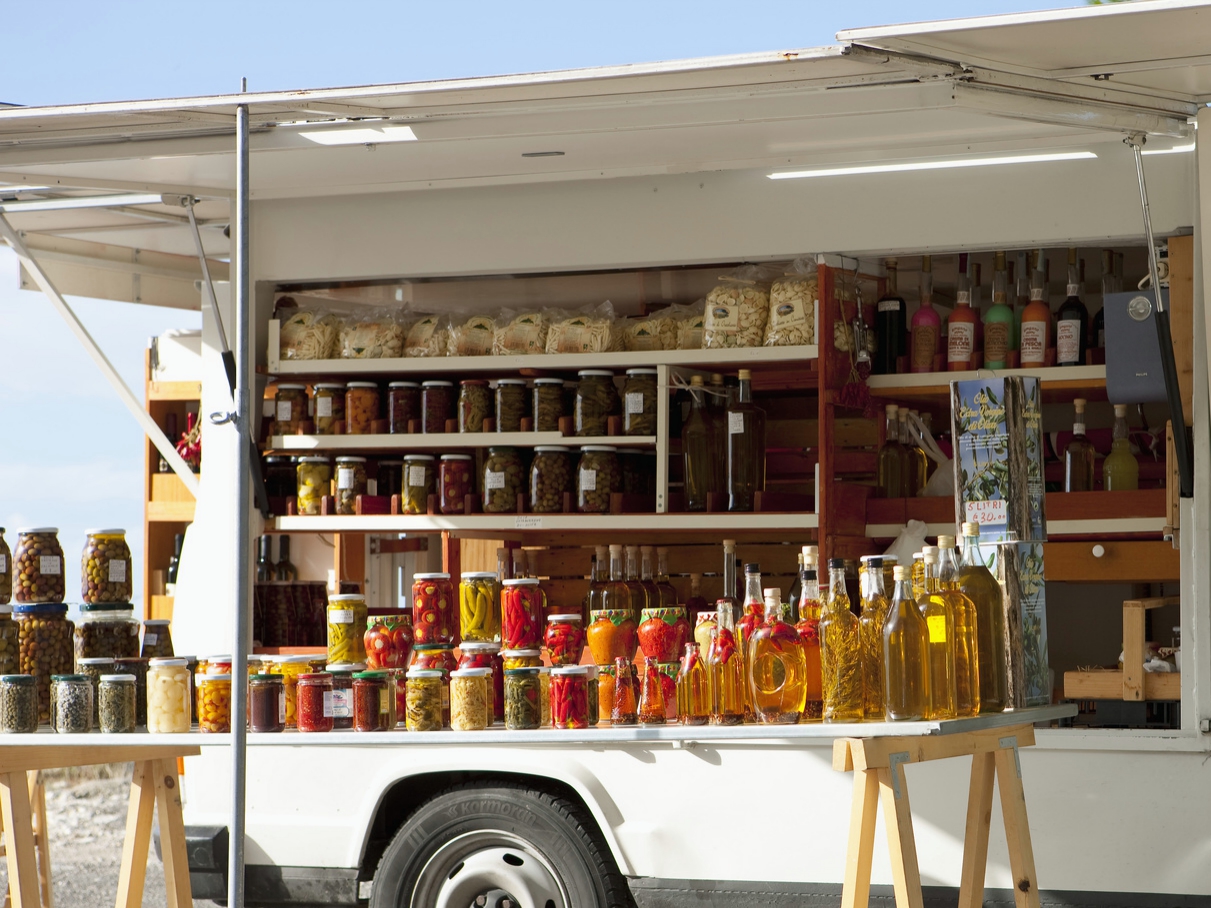 sklepy na kółkach - Szymon Mazur