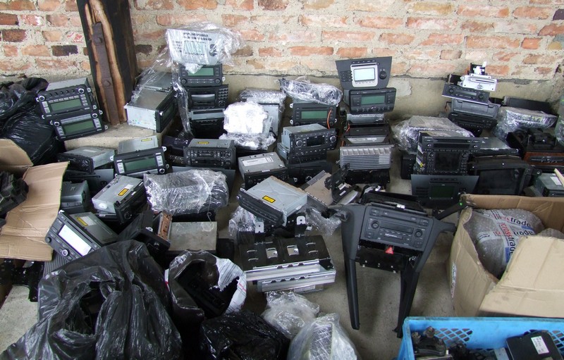 dziupla samochodowa radyjka - Policja/Poznań