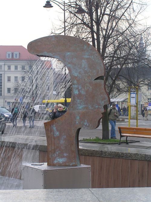 Fontanna Nastoje - Urząd Miasta Kalisz 