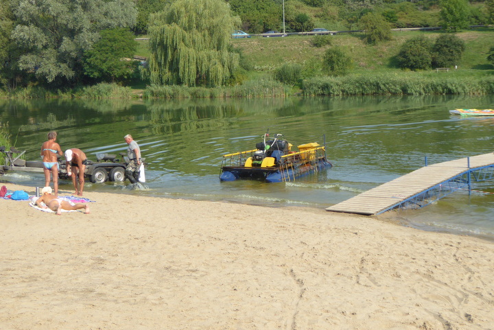 motorówka z areatorem na jeziorze winiary (1) - UM Gniezno