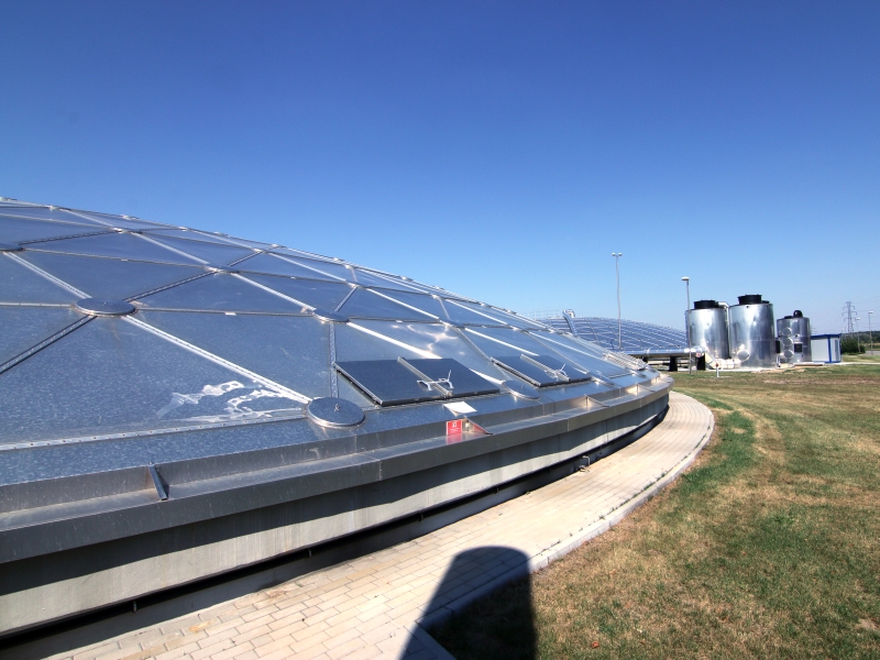 kopuły odorowe na oczyszczalni - coś - Marcin Wesołowski