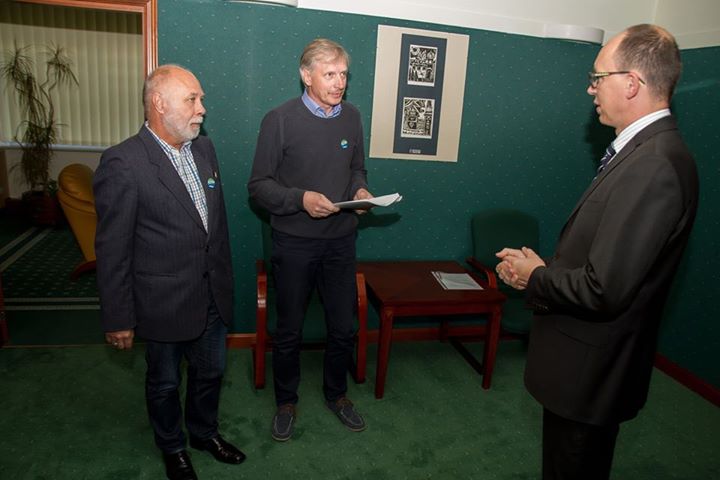 czysta nekla wręcza petycję - Czysta Nekla