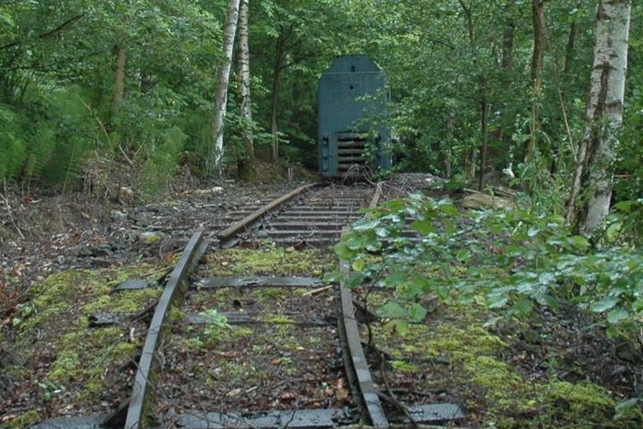 pociag zerwane tory - Szymon Mazur